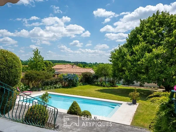 Maison familiale avec piscine, studio et dépendance dans le coeur de Vallet