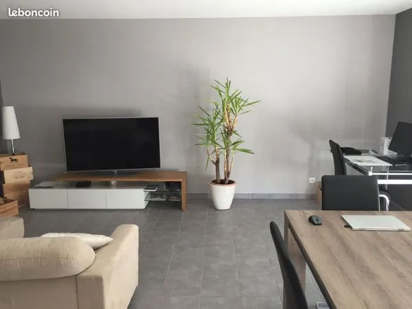Chambre 10 m² dans beau F3