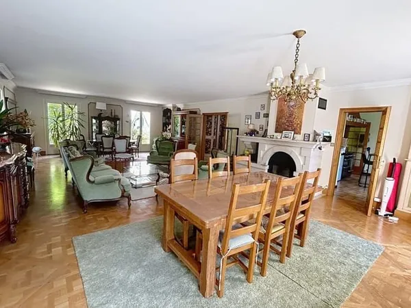 Maison 5 pièces 298 m²
