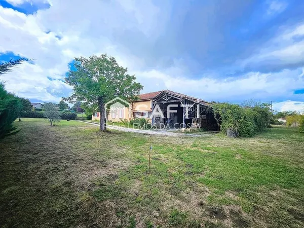 MAISON DE VILLAGE AVEC JARDIN