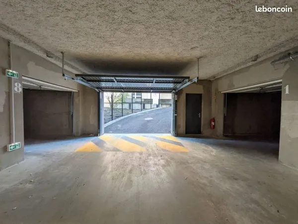 8 Box-Garages fermés et sécurisés en sous-sol dans une résidence récente