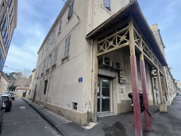 Bureau 137 m²