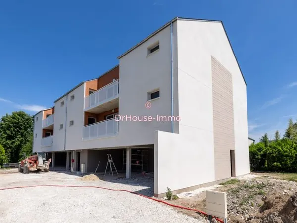 Charmant Appartement 3 pièces à Orléans avec Garage, Balcon et Terrasse.