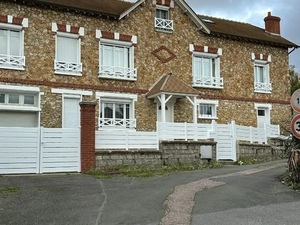 Maison 6 pièces 236 m²