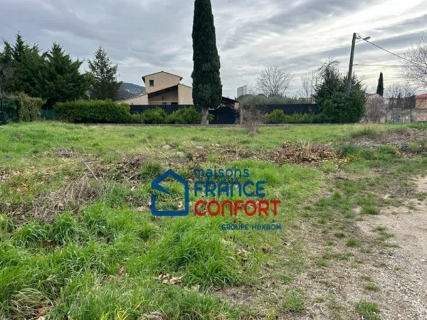 Terrain 800 m²