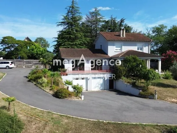 Belle maison familiale (6 chambres) au calme.