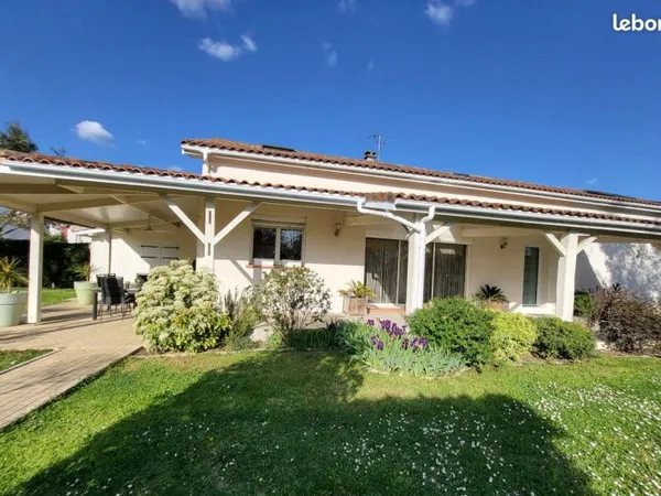 Maison 7 pièces 218 m²