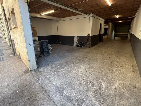 LOCAL D'ACTIVITÉ 300 m² + COUR - PROCHE POLYGONE BÉZIERS (DIVISIBLE)