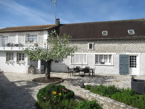 Belle maison ancienne avec son appartement complétement indépendant !!!