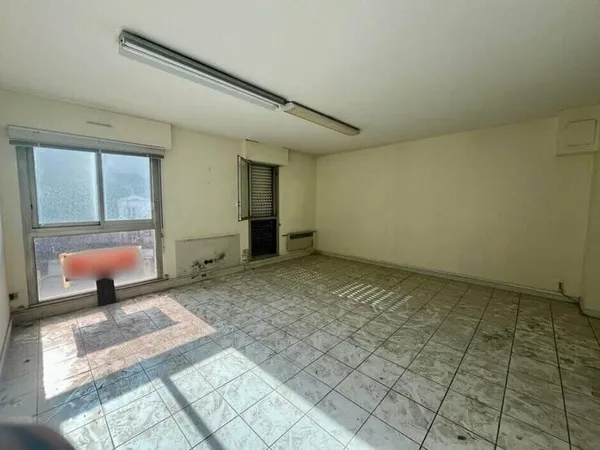 Local professionnel 69 m²