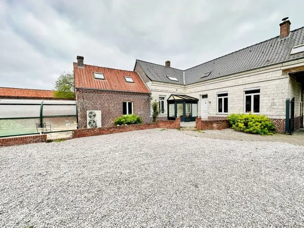 PROPRIETE 166m² sur 1282m²