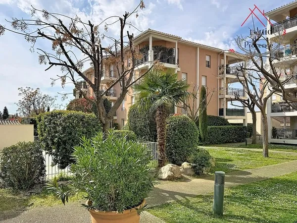 Appartement 2 pièce(s) 47 m2 vendu loué avec Piscine et Parking
