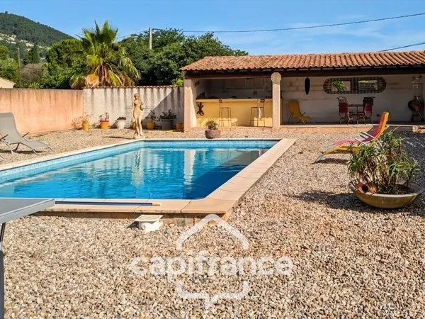 Maison à vendre 5 pièces + piscine SOLLIES VILLE (83)