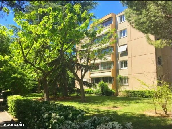 Meuble pour etudiant stationnement inclus-pres facultes et gare routiere aix en provence
