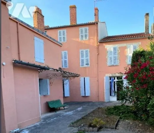 Maison 13 pièces 347 m²