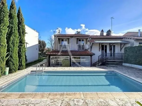 Maison 8 pièces 143 m²