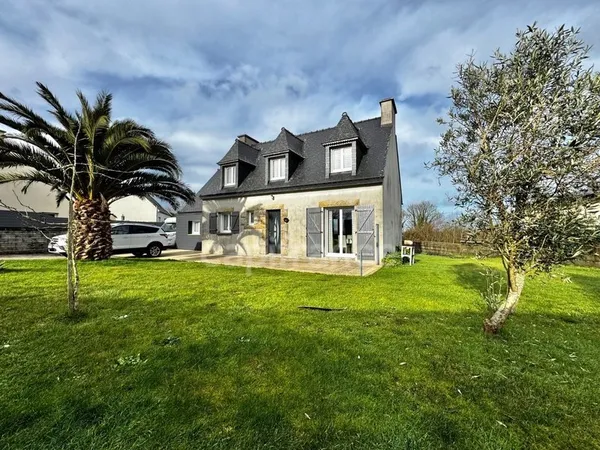 Maison familiale 137 m² - 4 chambres - Grand garage - Terrain clos 903 m² TREGLONOU (29)