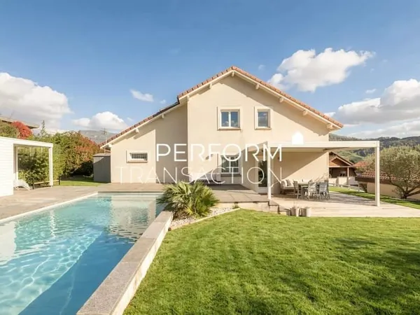 HAUTE JARRIE-Maison de standing avec piscine
