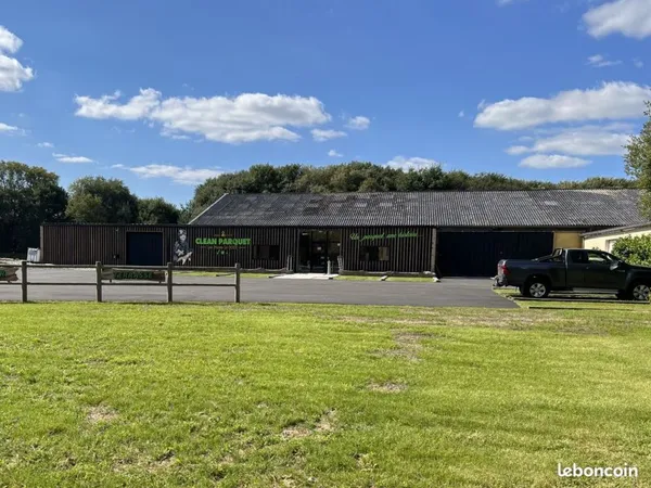 Local artisanal 125 m² - Bureau - Porte 4x3 m - Loyer modéré - Bail 3/6/9