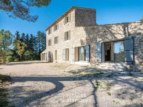 Mas provençal rénové, entre charme et modernité