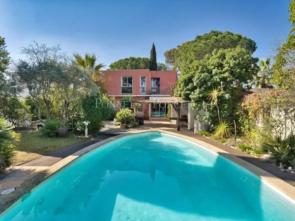 Maison 10 pièces 245 m²