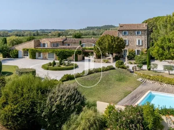 Propriété d'exception avec vue Luberon à vendre à Bonnieux