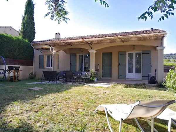 A 1,5 kms du CENTRE VILLE-MAISON DE PLAIN-PIED-3 CHAMBRES-PI
