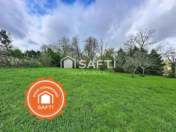 Terrain constructible de 919m² à VACQUIERS