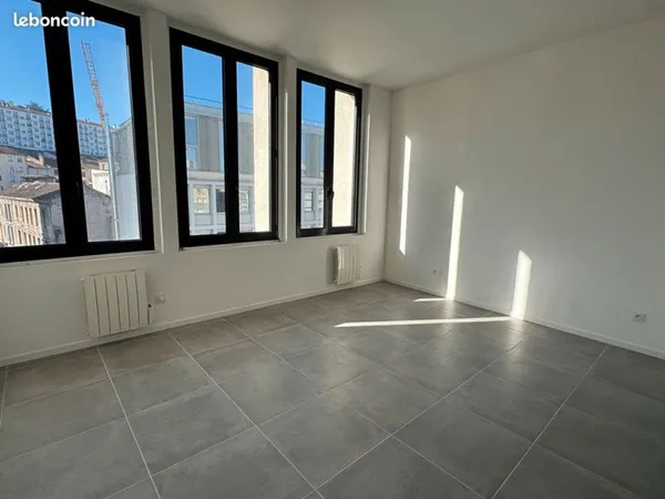 Studio 1 pièce 32 m²