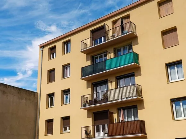 CARCASSONNE - BERGES DE L'AUDE - GAMBETTA Appartement T4 84m² avec balcon, parking , et façade ITE e