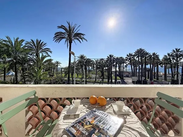 CANNES - CROISETTE - 3P - EMPLACEMENT ET VUE MER D'EXCEPTION