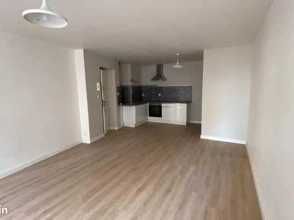 MONTÉLIMAR Appartement rénové de 55m² type T3