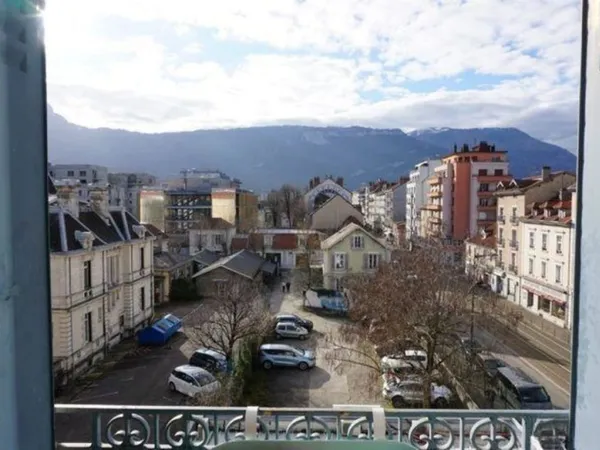 Beau T2 meublé 42m² rénové et clair