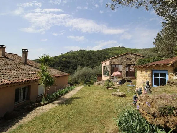 Maison avec piscine et oliveraie