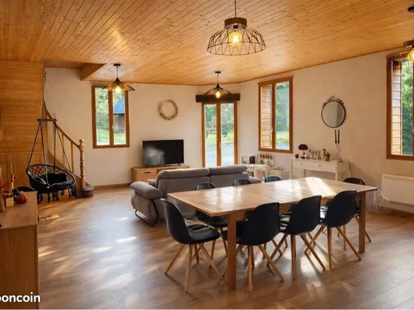 Belle maison rénovée 150 m² - garages, dépendance, jardin