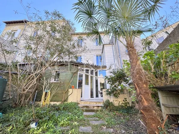 MAISON EN BON ÉTAT AVEC JARDIN, GARAGE ET CAVE