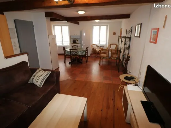 Colocation de 3 personnes, chacune avec salle de bain privative