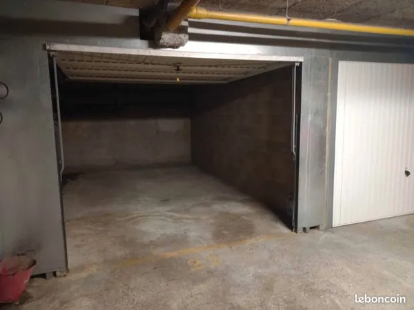 Garage box à vendre centre ville Saint Germain en Laye