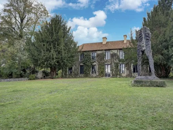 Thiverval-Grignon - Propriété ancienne - 550 m² habitables - 7 chambres