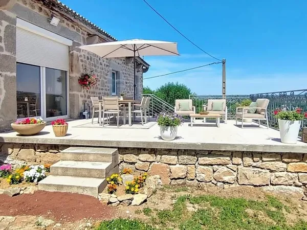Maison 9 pièces 300 m²