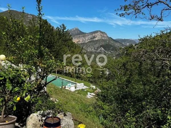 Authentique mas provençal isolé : RARE !