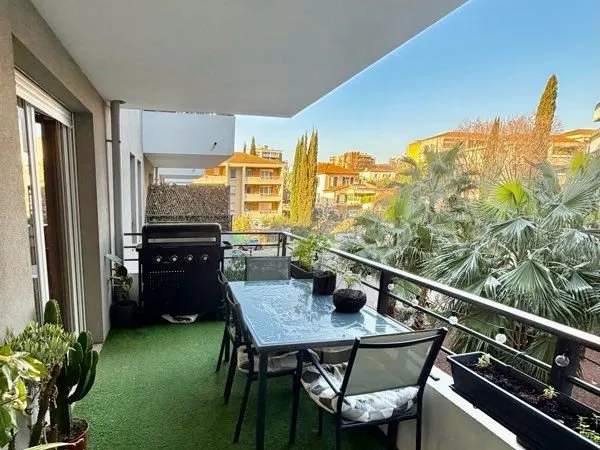 T2 43 m² avec terrasse et box - Les Vallons des Caillols (11e)