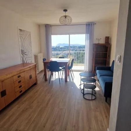 TOULON - La Serinette : Superbe appartement meublé 3 pièces traversant, vue mer panoramique