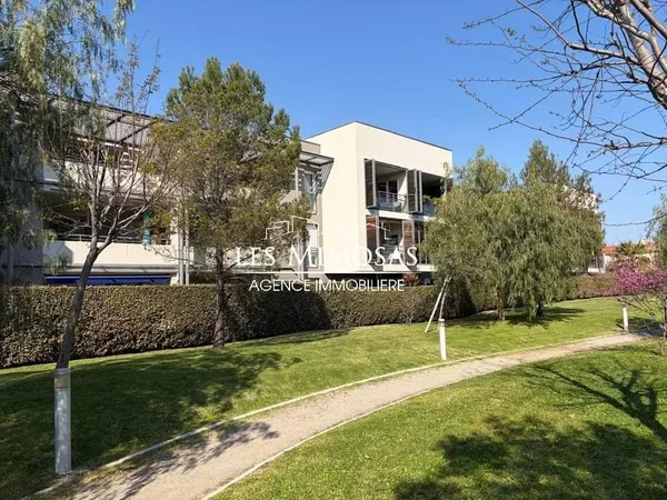 FREJUS, Appartement 3 pièces de 63m² avec terrasse et parking