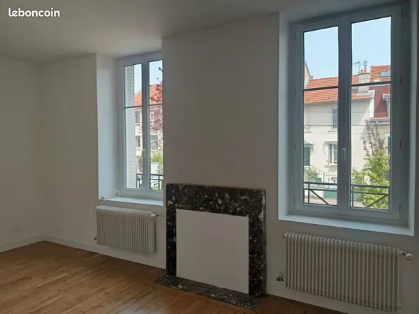 Apparemment rénové de 42m2 avec balcon - terrasse de 35m2