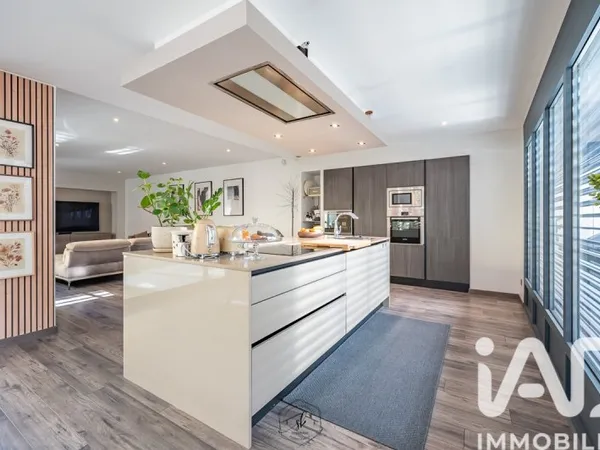 Maison 6 pièces 220 m²