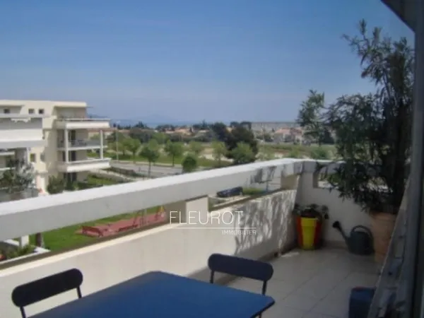 T2 meublé avec terrasse et garage
