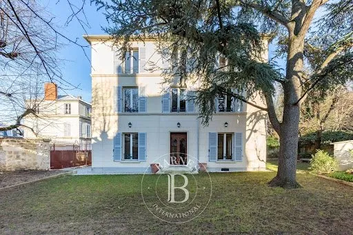 Maison 10 pièces 473 m²