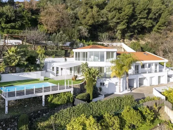 Roqubeune-Cap-Martin, somptueuse villa contemporaine avec piscine et vue mer