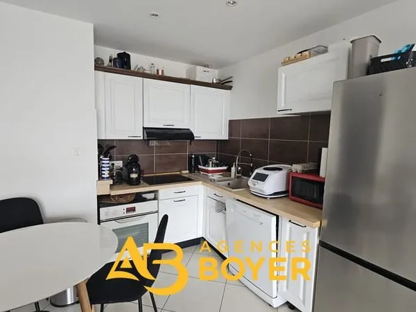 Appartement T2 rénové, proche des commerces et de la gare